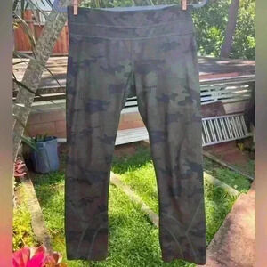 Lululemon Run Inspire Crop Pants Legging‎ Savasana Camo Fatigue Green Size 6